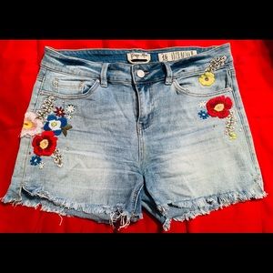 Super summertime Indigo Rein jean shorts. New size 15
